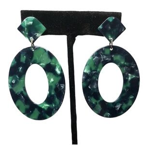 Chic Emerald Green Marbled Oval Earrings